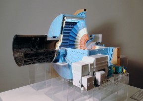 Mill for crushing rocks